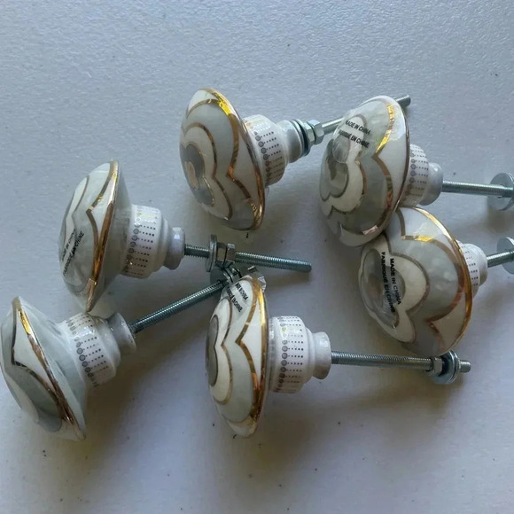 Set of 7 NWT Anthropologie Clover Knobs - Picture 5 of 6